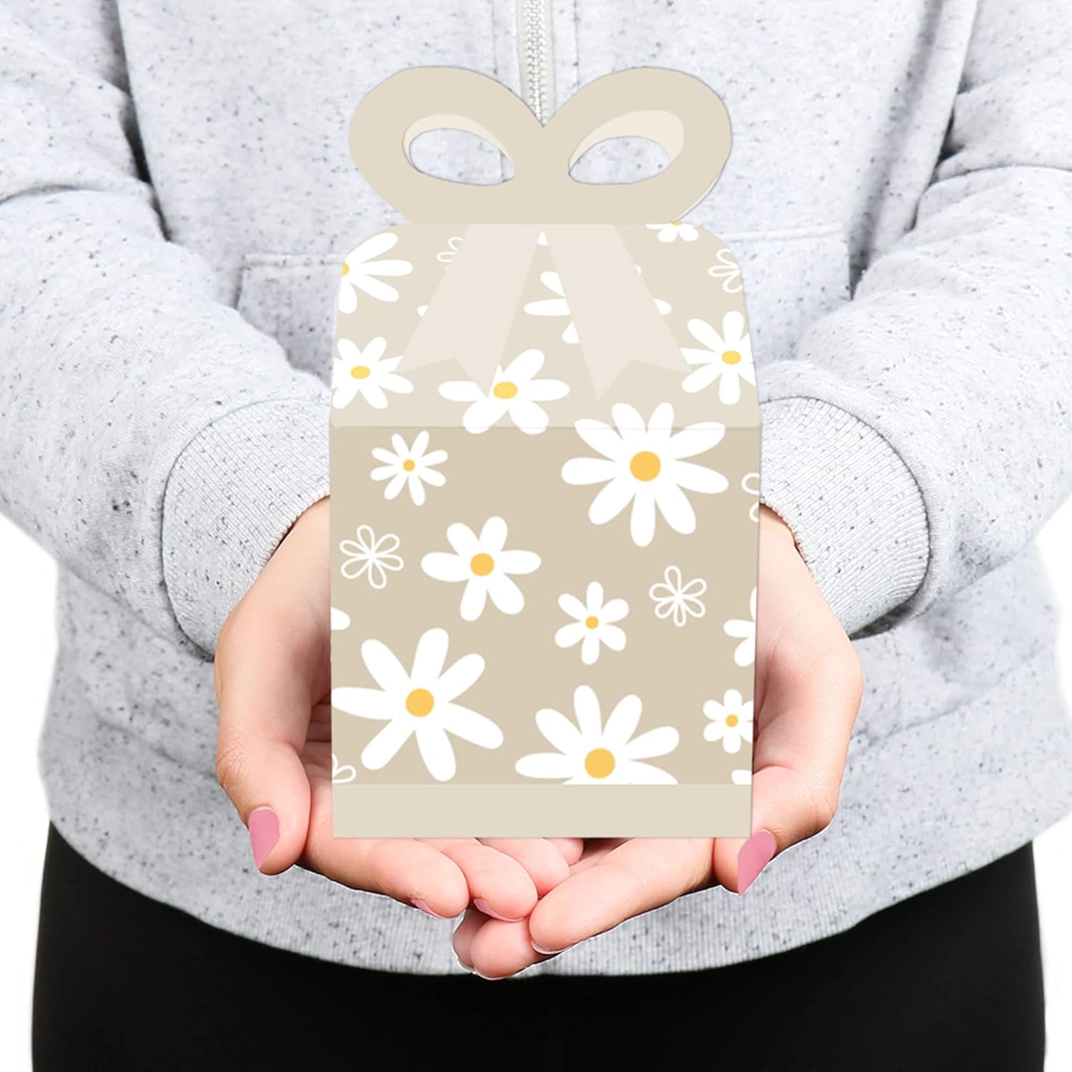 Big Dot of Happiness Tan Daisy Flowers Gift Boxes - Set of 12