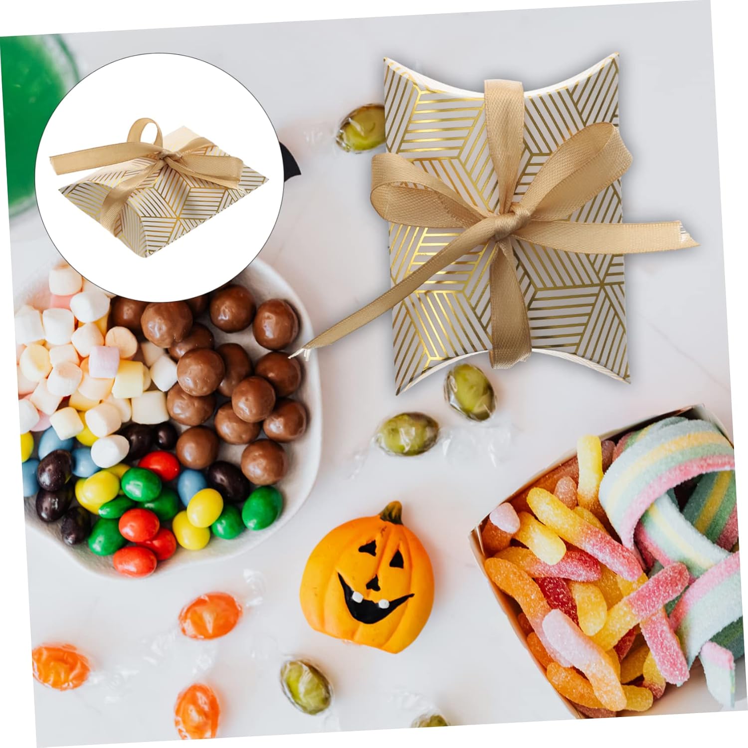 FRCOLOR 50PCS Small Pillow Candy Boxes with Foil Design