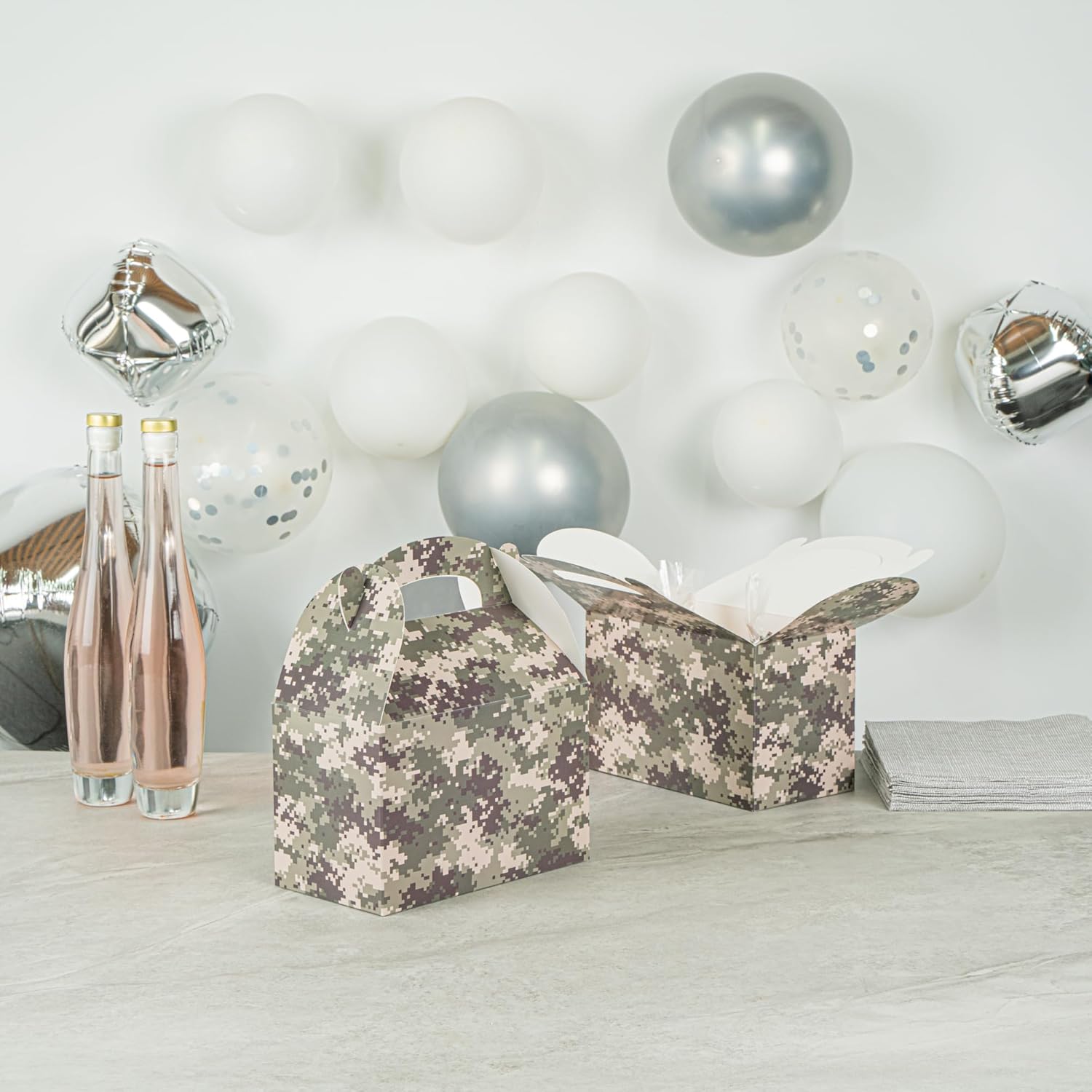 Restaurantware Camouflage Gable Party Boxes 25 Count With Handle