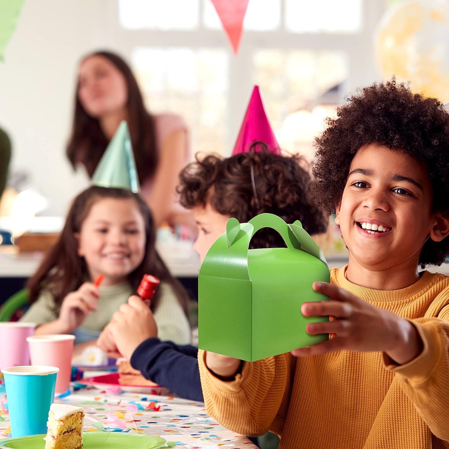 Bssay 30 Pack Treat Boxes with Handles for Parties